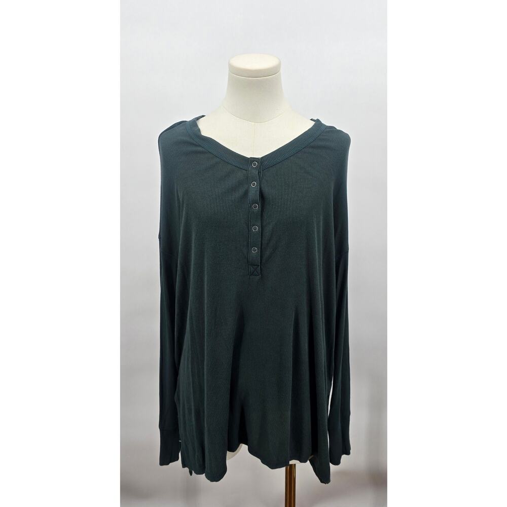 American Eagle Soft & Sexy Pine Ribbed‎ Split Hem Henley